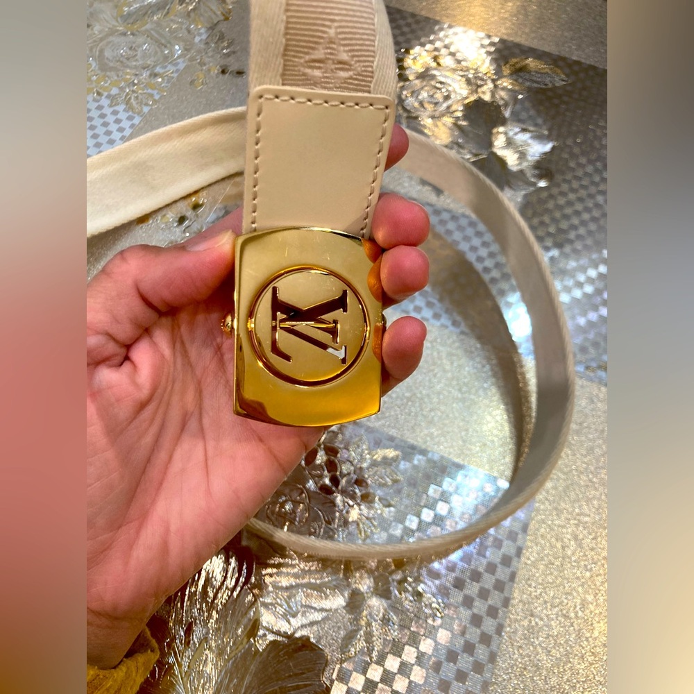 💯% Authentic Louis Vuitton monogram canvas LV cut gold buckle belt